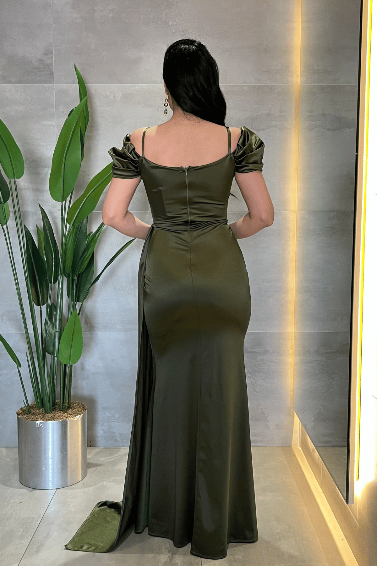 Saten Kumaş Büzgülü Şal Detaylı Abiye Elbise - HAKİ YEŞİLİ