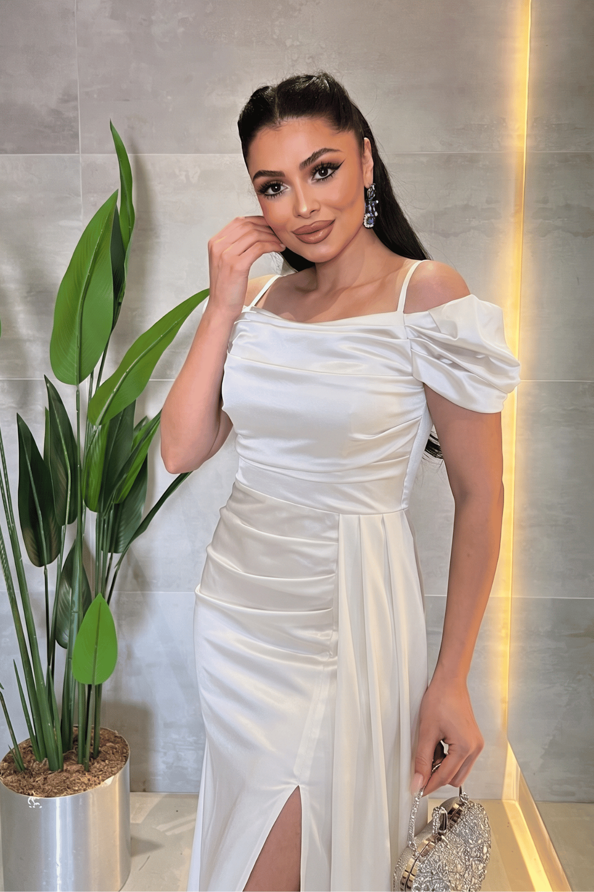 Saten Kumaş Büzgülü Şal Detaylı Abiye Elbise - BEYAZ