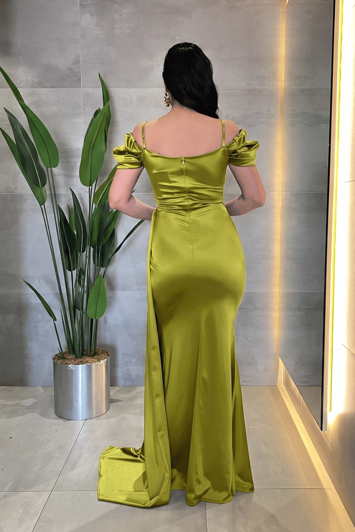 Saten Kumaş Büzgülü Şal Detaylı Abiye Elbise - Fıstık Yeşili