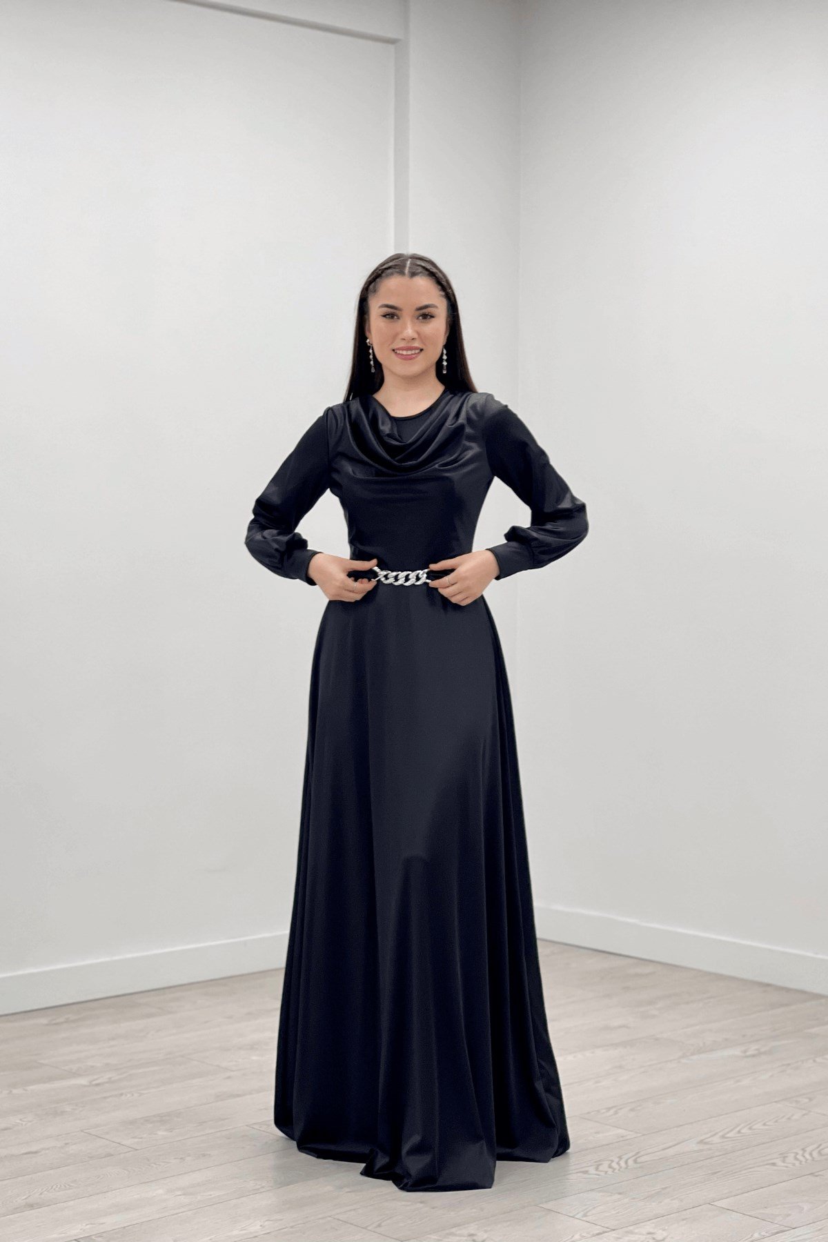 Saten Kumaş Degaje Yaka Abiye Elbise - SİYAH