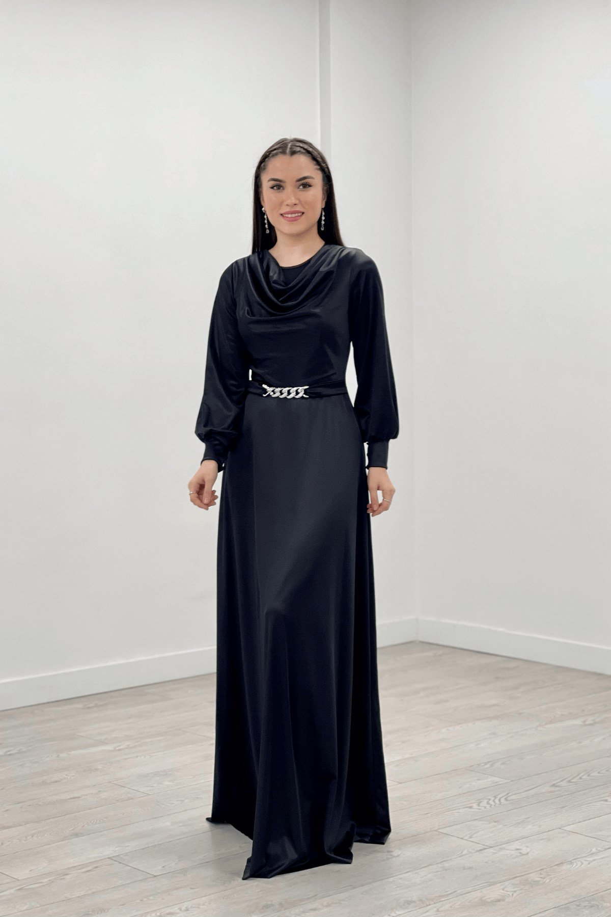 Saten Kumaş Degaje Yaka Abiye Elbise - SİYAH