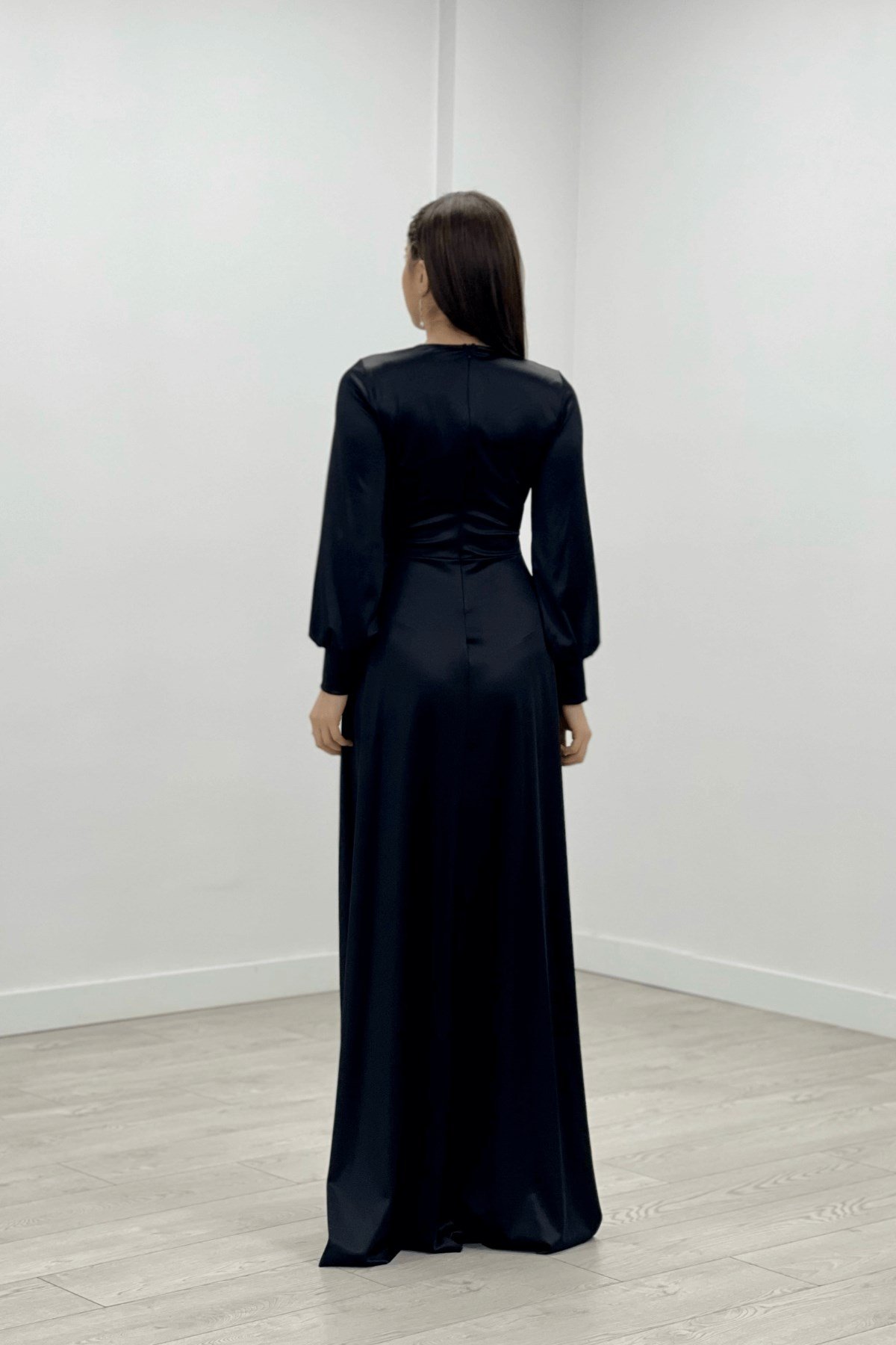 Saten Kumaş Degaje Yaka Abiye Elbise - SİYAH