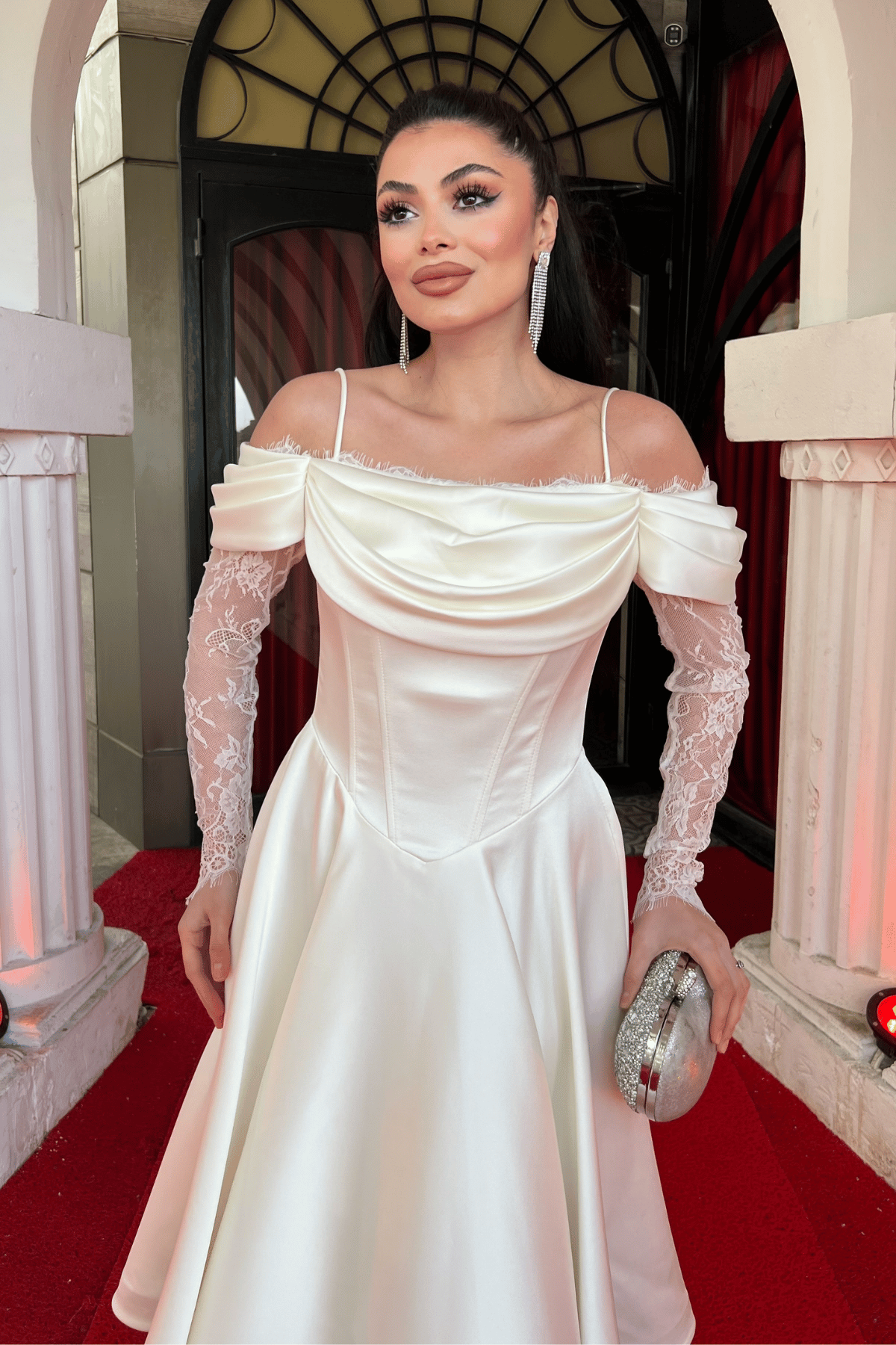 Saten Kumaş Degaje Yaka Dantel Detaylı Midi Elbise - BEYAZ