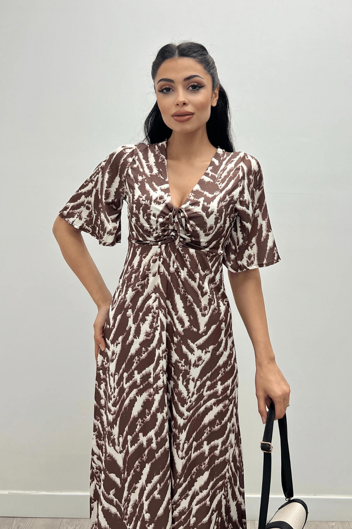 Saten Kumaş Göğsü  Büzgü Detaylı Elbise - KAHVERENGİ