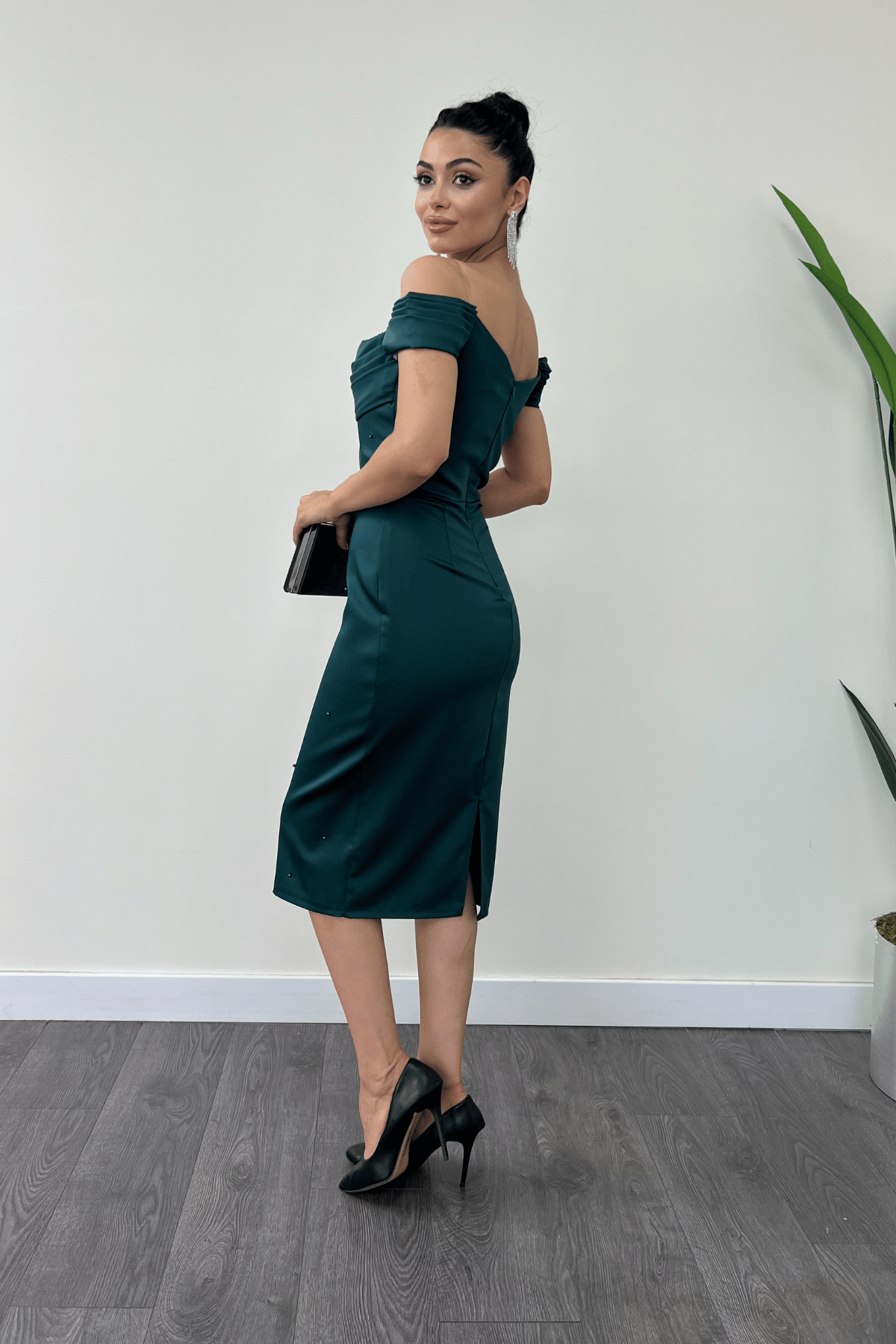 Saten Kumaş İnci Detaylı Kalem Elbise - ZÜMRÜT YEŞİL