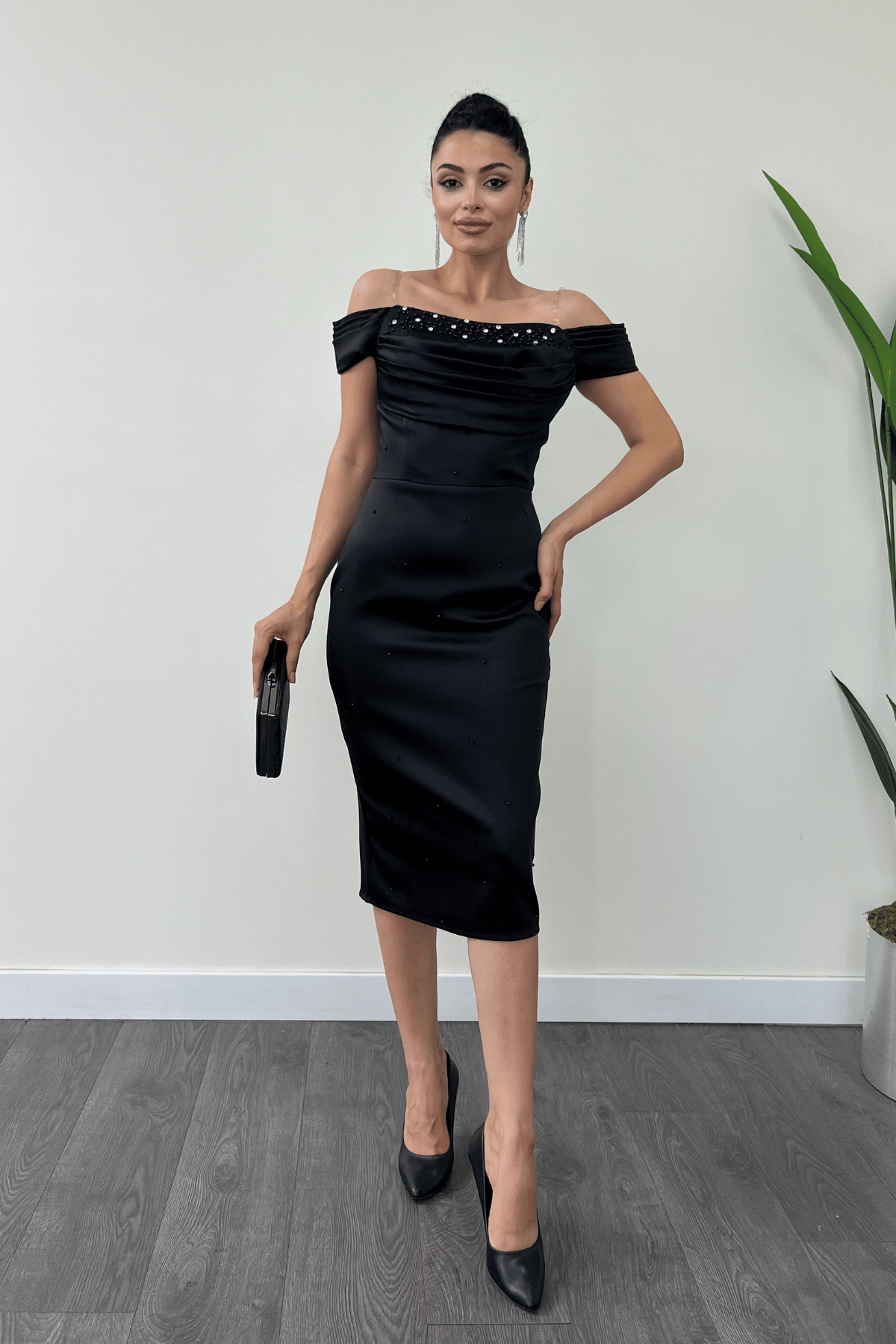 Saten Kumaş İnci Detaylı Kalem Elbise - SİYAH