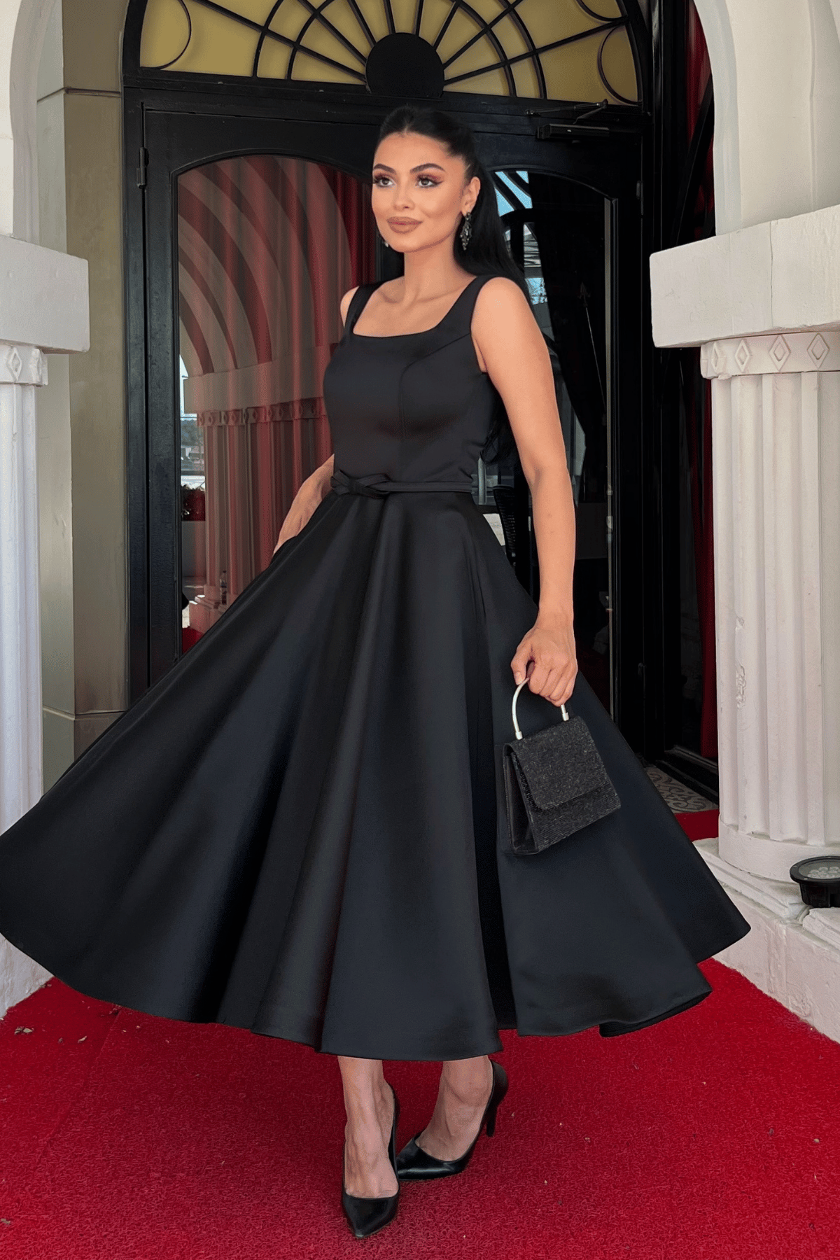 Saten Kumaş Kalın Askılı Midi Boy Elbise - SİYAH