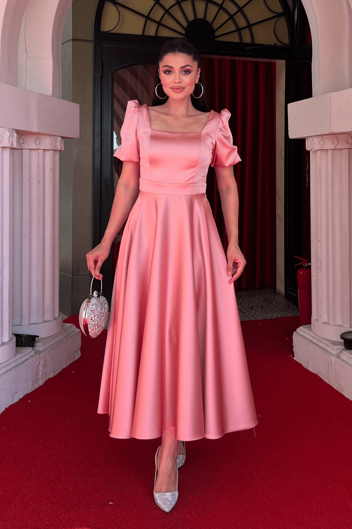 Saten Kumaş Kare Yaka Balon Kol Midi Elbise - PUDRA