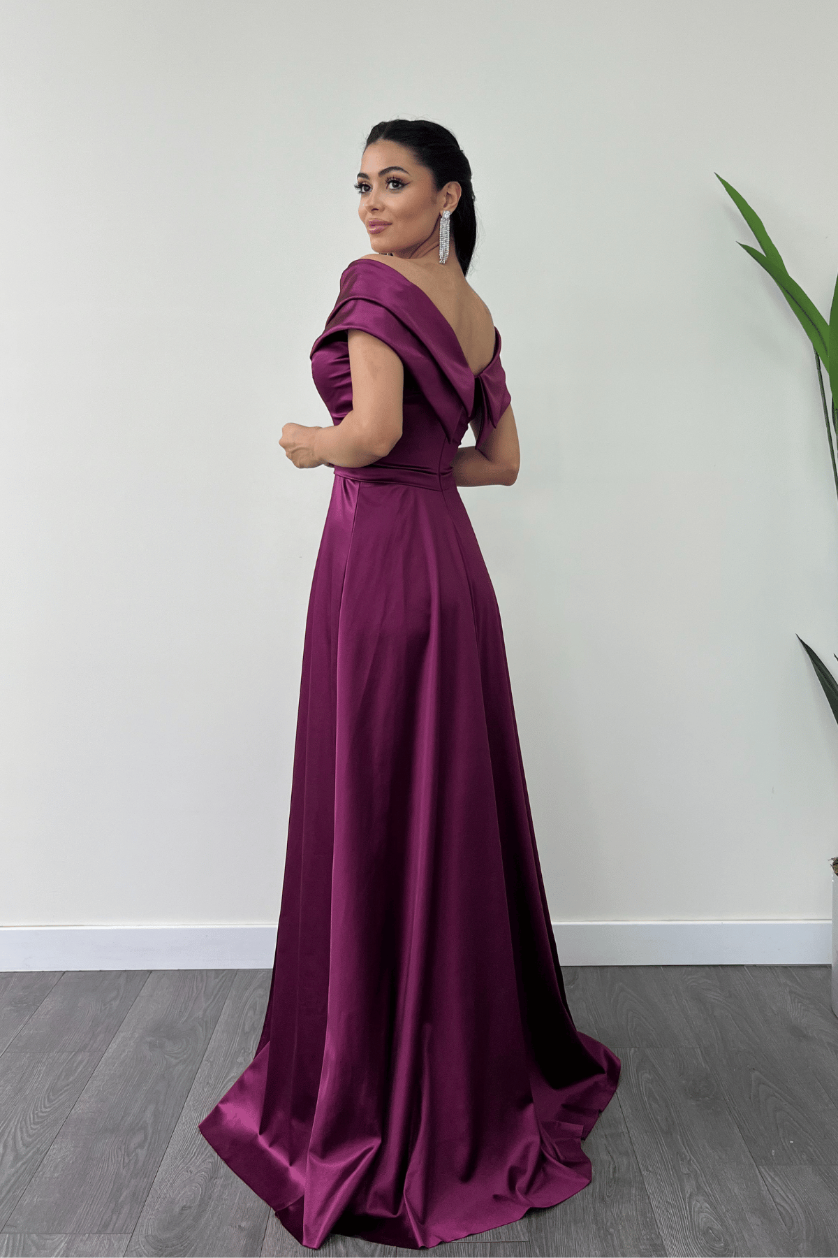 Saten Kumaş Kayık Yaka Abiye Elbise - MÜRDÜM