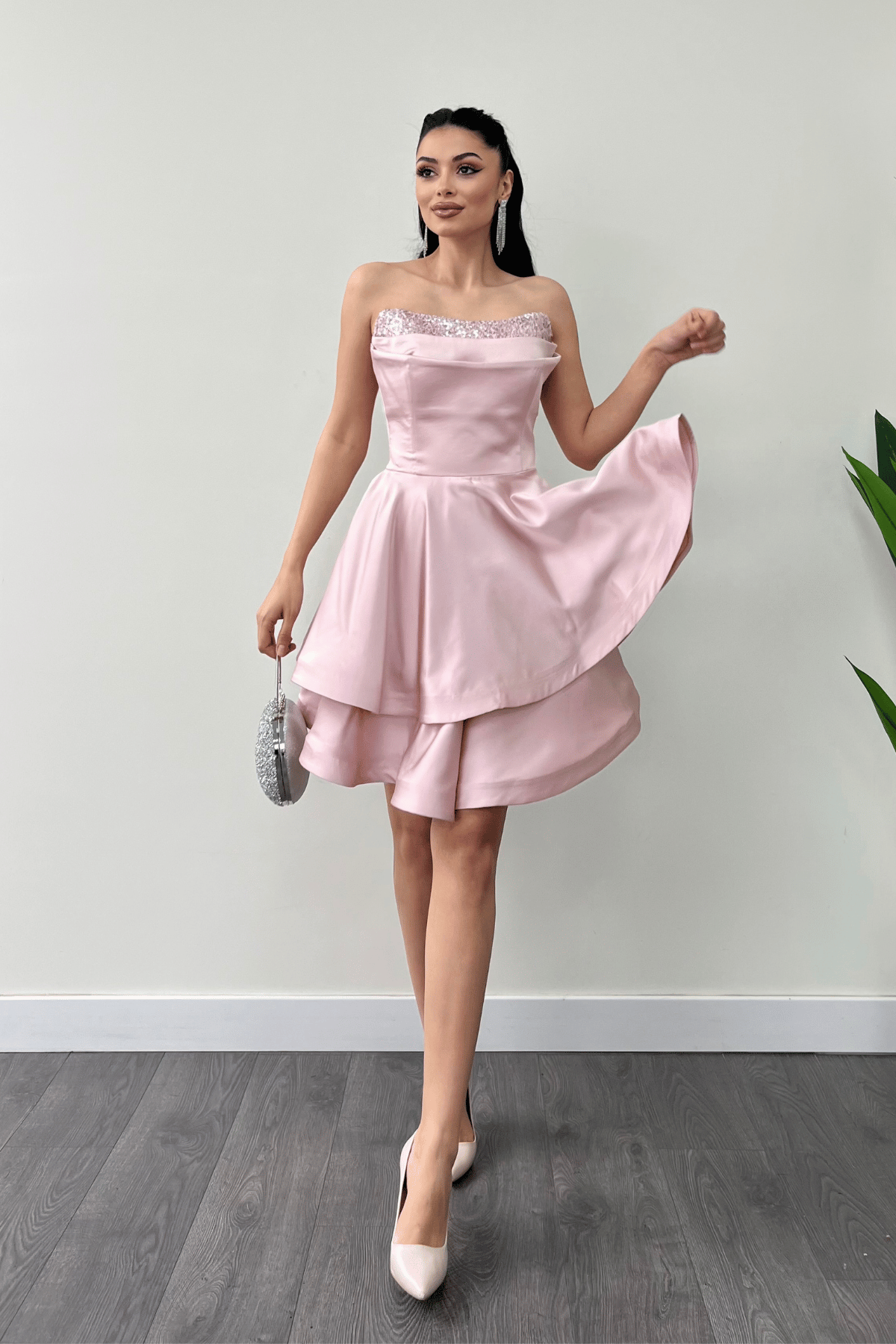 Saten Kumaş Payet Detaylı Straplez Mini Elbise - PUDRA