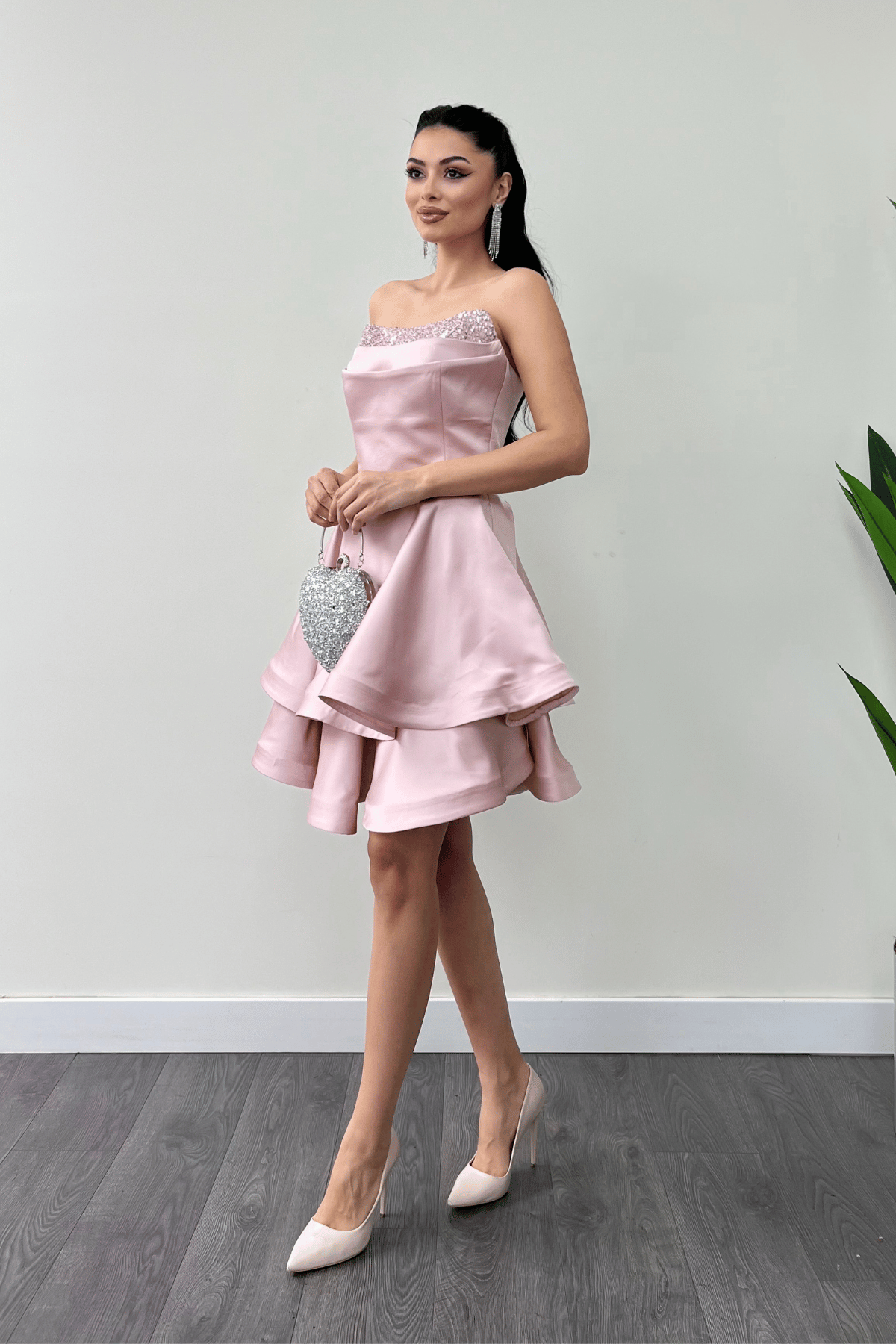 Saten Kumaş Payet Detaylı Straplez Mini Elbise - PUDRA