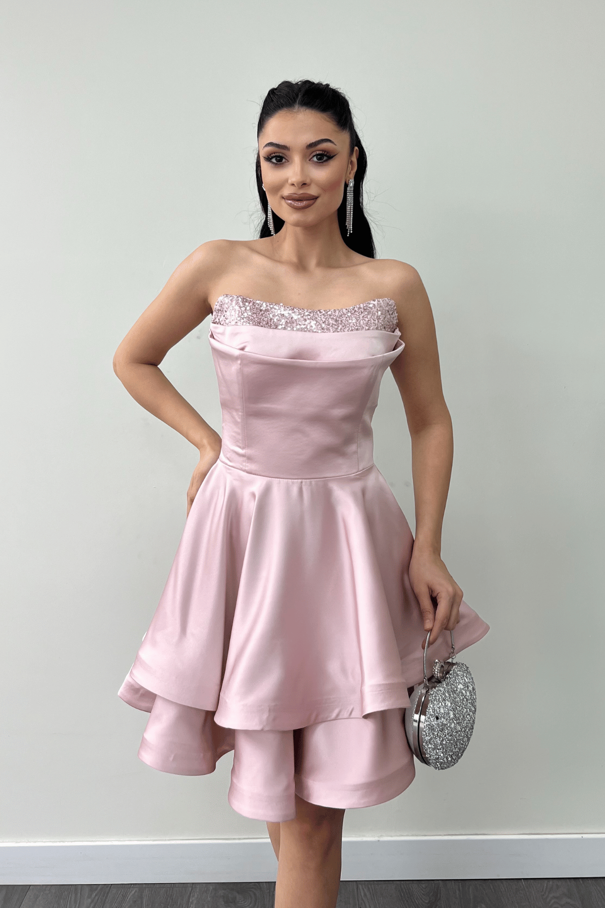 Saten Kumaş Payet Detaylı Straplez Mini Elbise - PUDRA