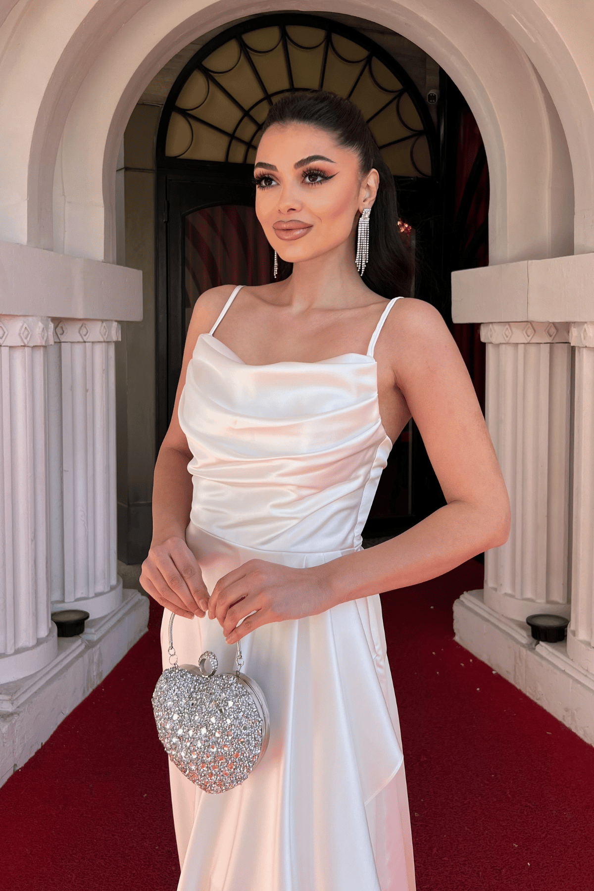 Saten Kumaş Sırtı İp Detaylı Asimetri Kesim Elbise - BEYAZ