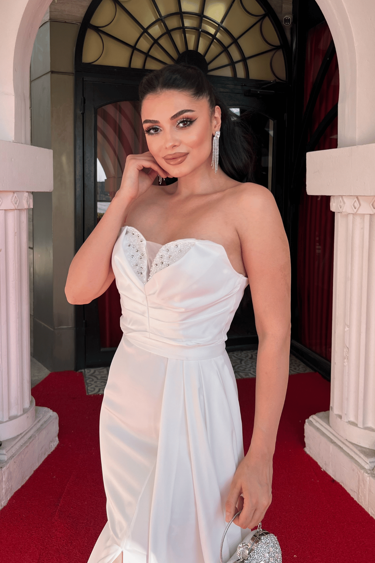 Saten Kumaş Straplez Şal Detaylı Abiye Elbise - BEYAZ