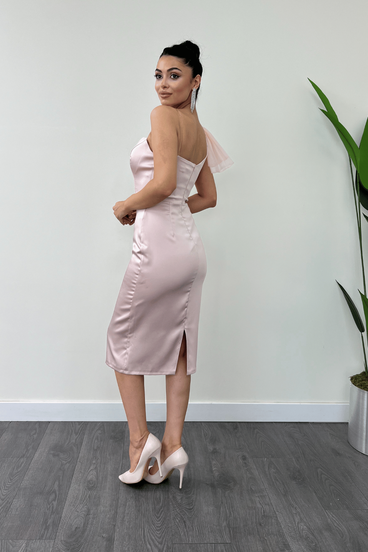 Saten Kumaş Straplez Tül Detaylı Kalem Elbise - PUDRA