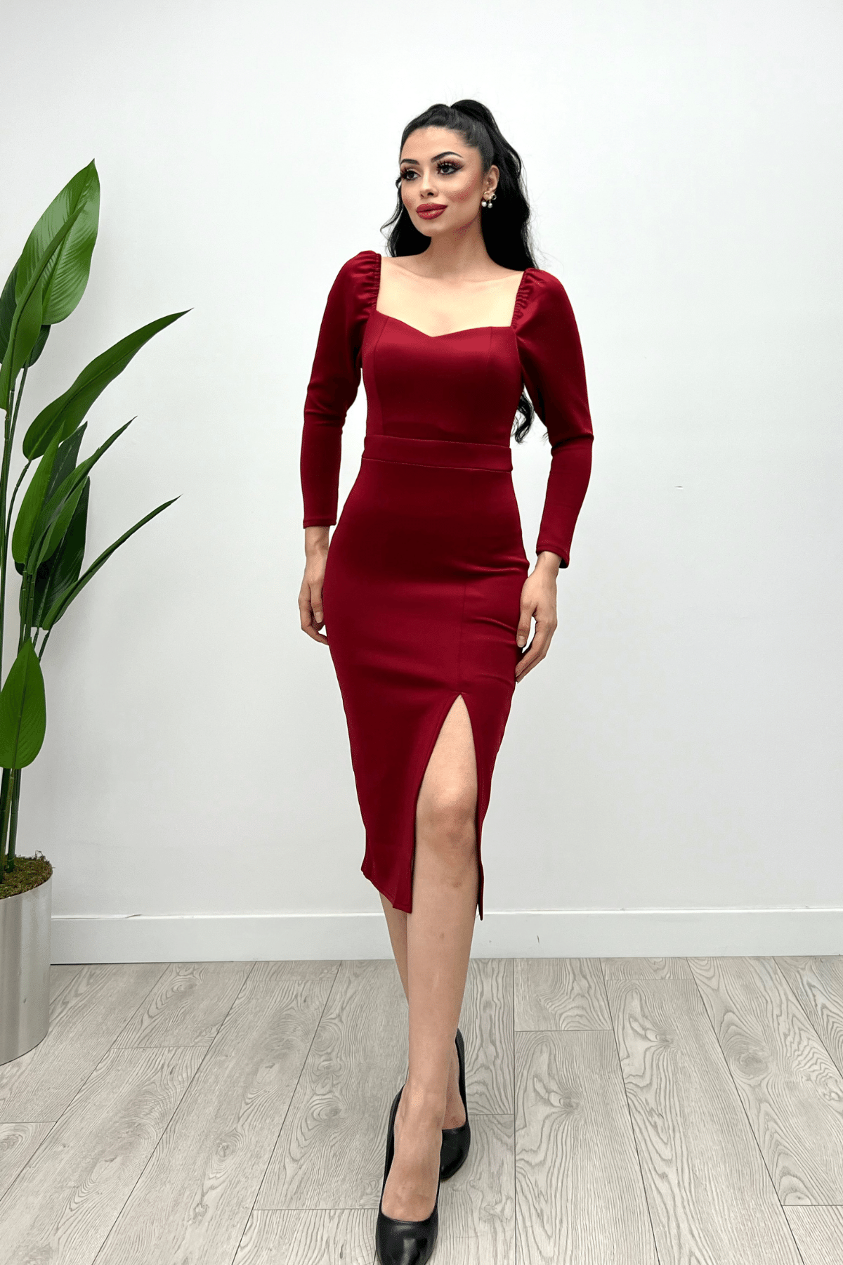 فستان سكوبا مزين بشق من القماش