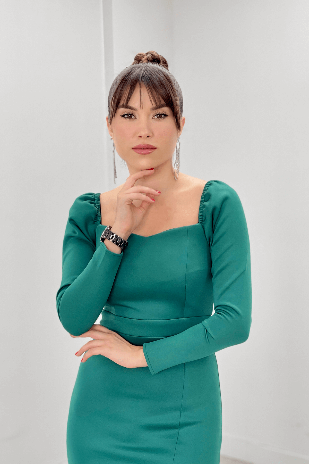 فستان سكوبا مزين بشق من القماش