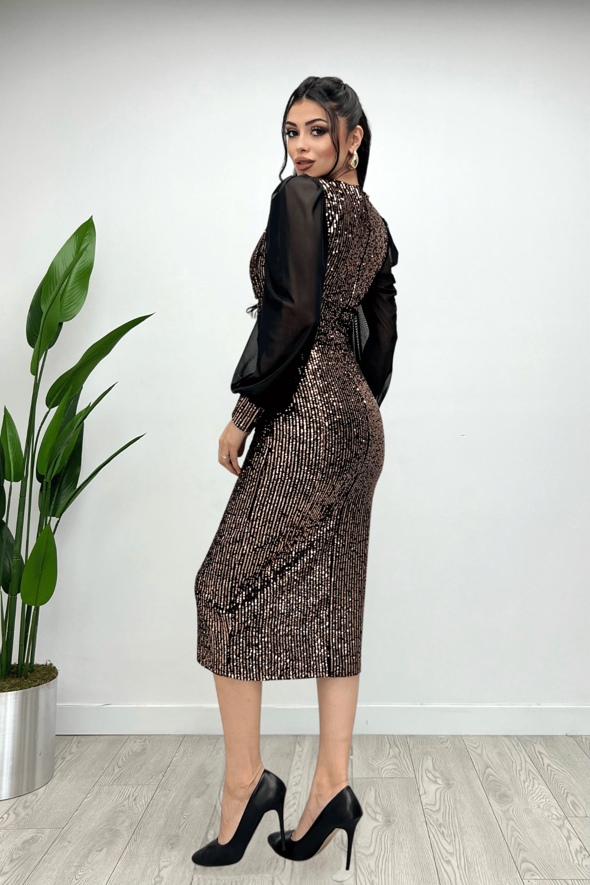 Şeritli Payet Kumaş Kolları Tül Detaylı Kalem Elbise - GOLD