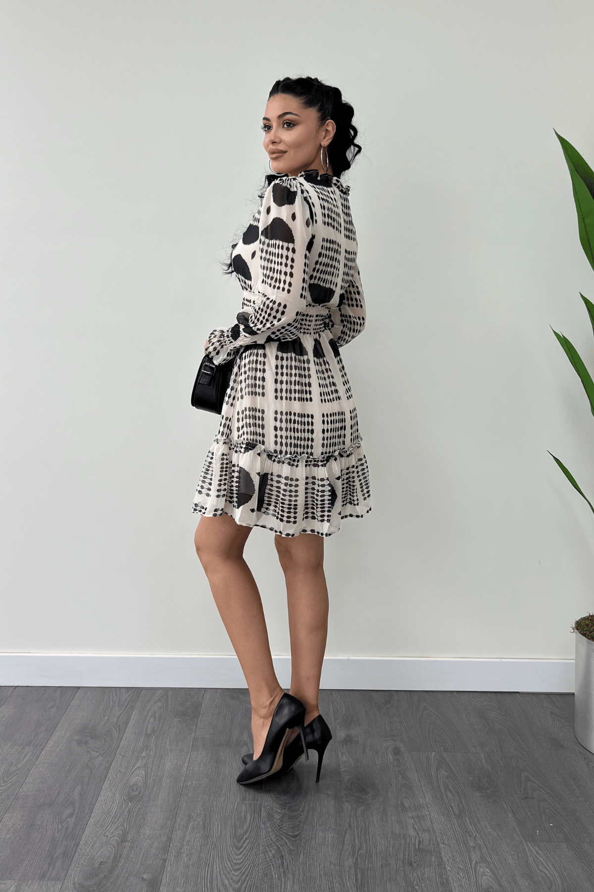 Şifon Kumaş Beli Lastik Detaylı Mini Elbise - KREM