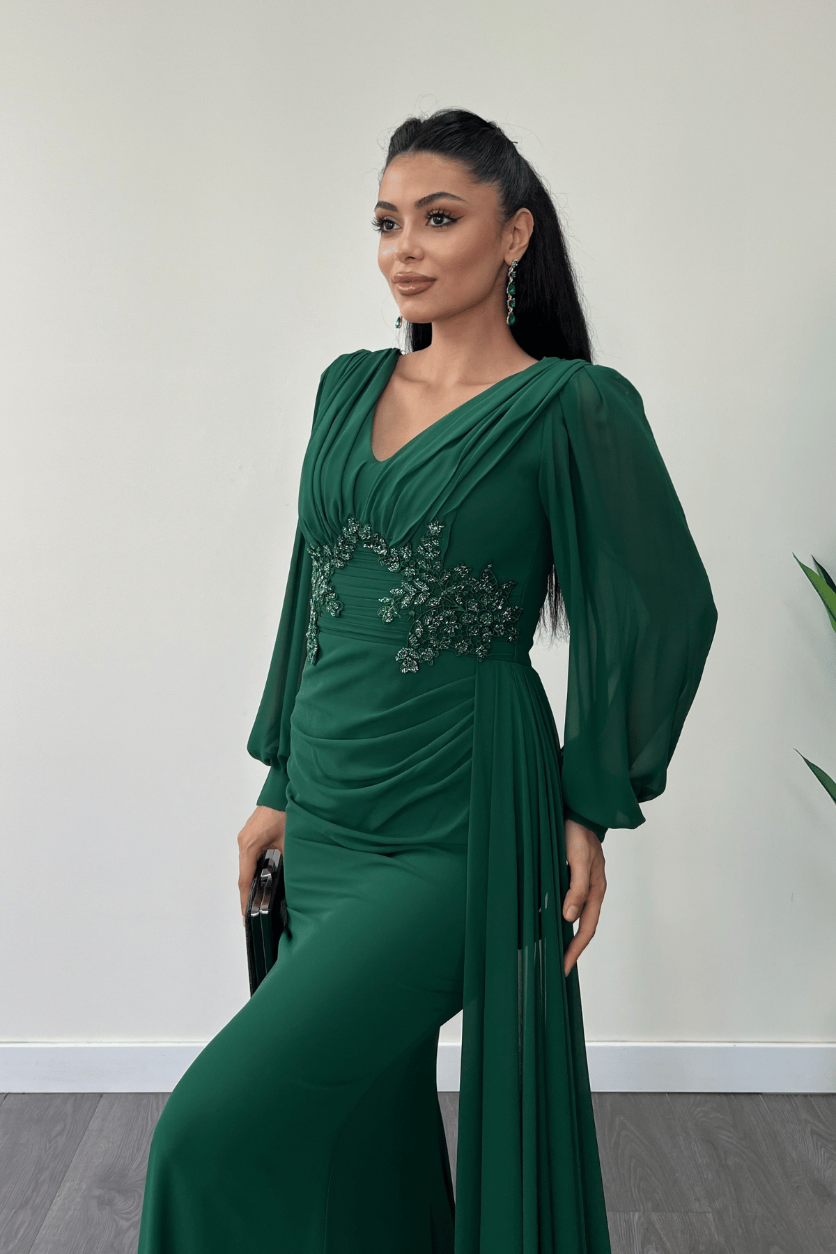 Şifon Kumaş Boncuk İşlemeli Şal Detaylı Abiye Elbise - ZÜMRÜT YEŞİL