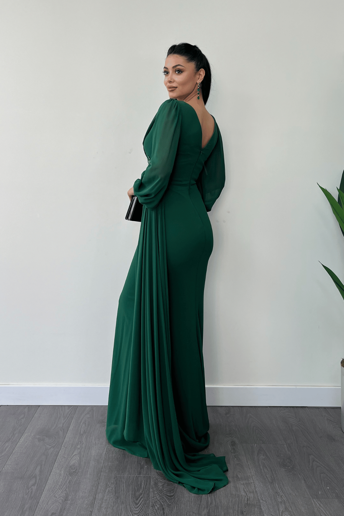 Şifon Kumaş Boncuk İşlemeli Şal Detaylı Abiye Elbise - ZÜMRÜT YEŞİL