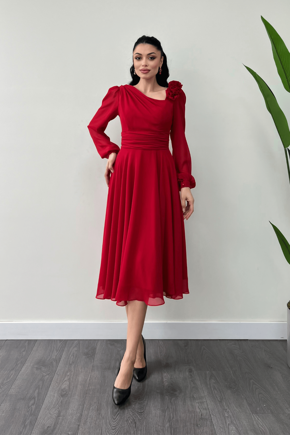 Şifon Kumaş Gül Detaylı Midi Boy Elbise - KIRMIZI