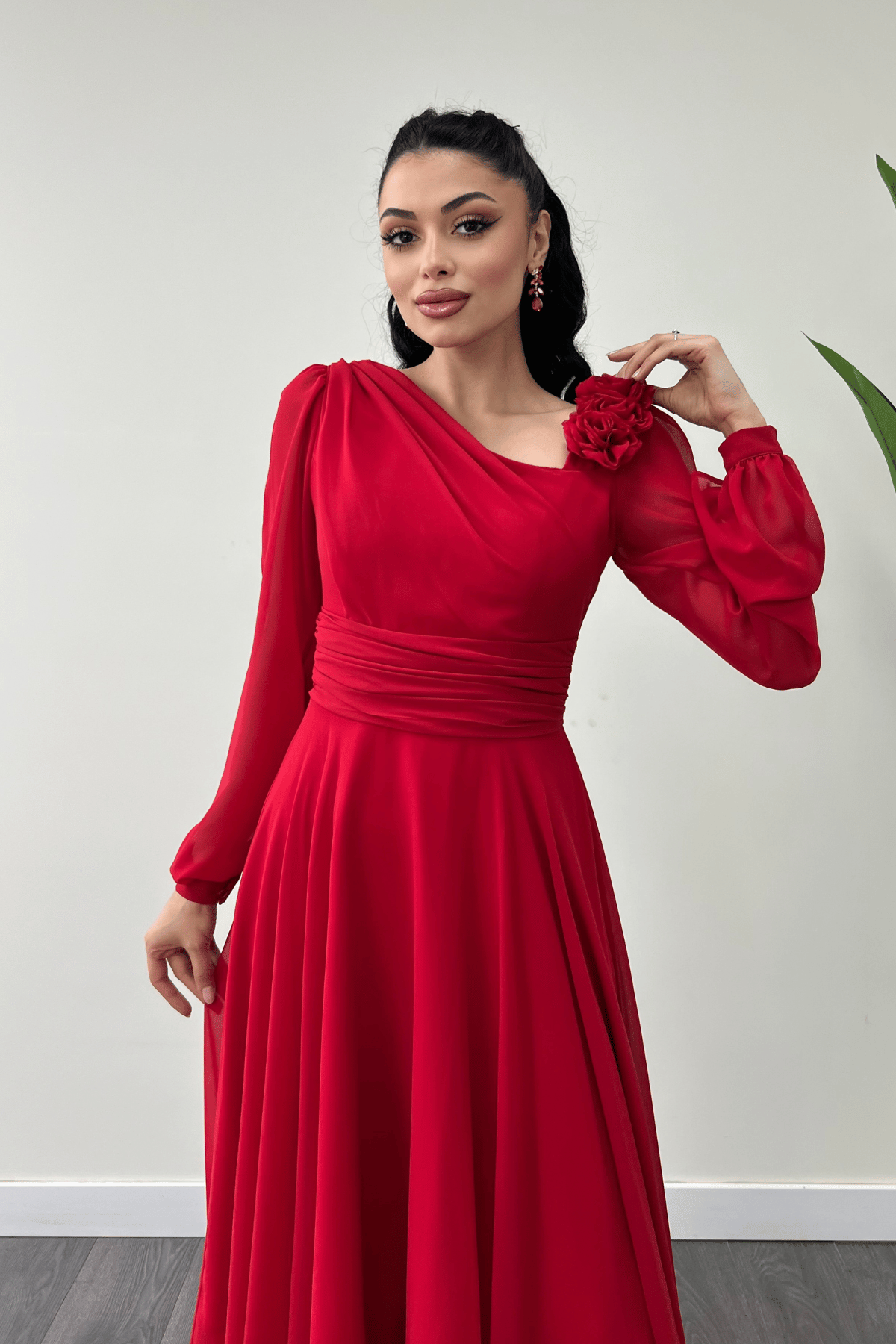 Şifon Kumaş Gül Detaylı Midi Boy Elbise - KIRMIZI