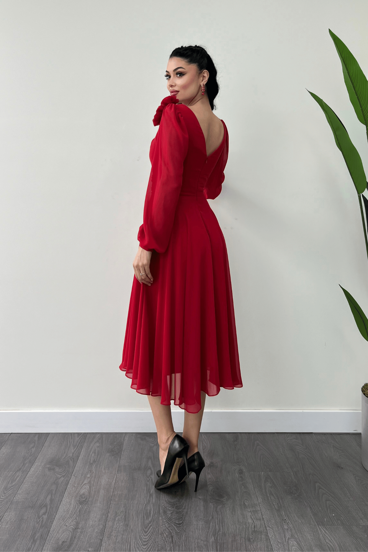 Şifon Kumaş Gül Detaylı Midi Boy Elbise - KIRMIZI