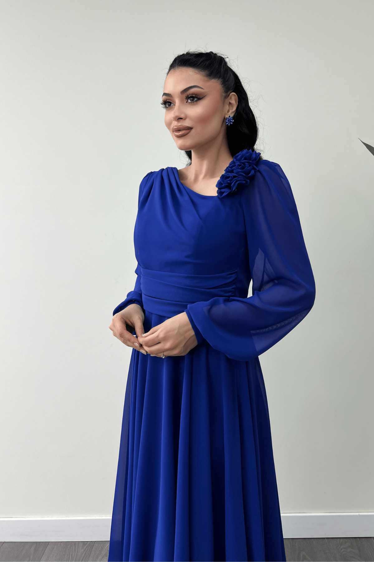 Şifon Kumaş Gül Detaylı Midi Boy Elbise - SAKS MAVİ