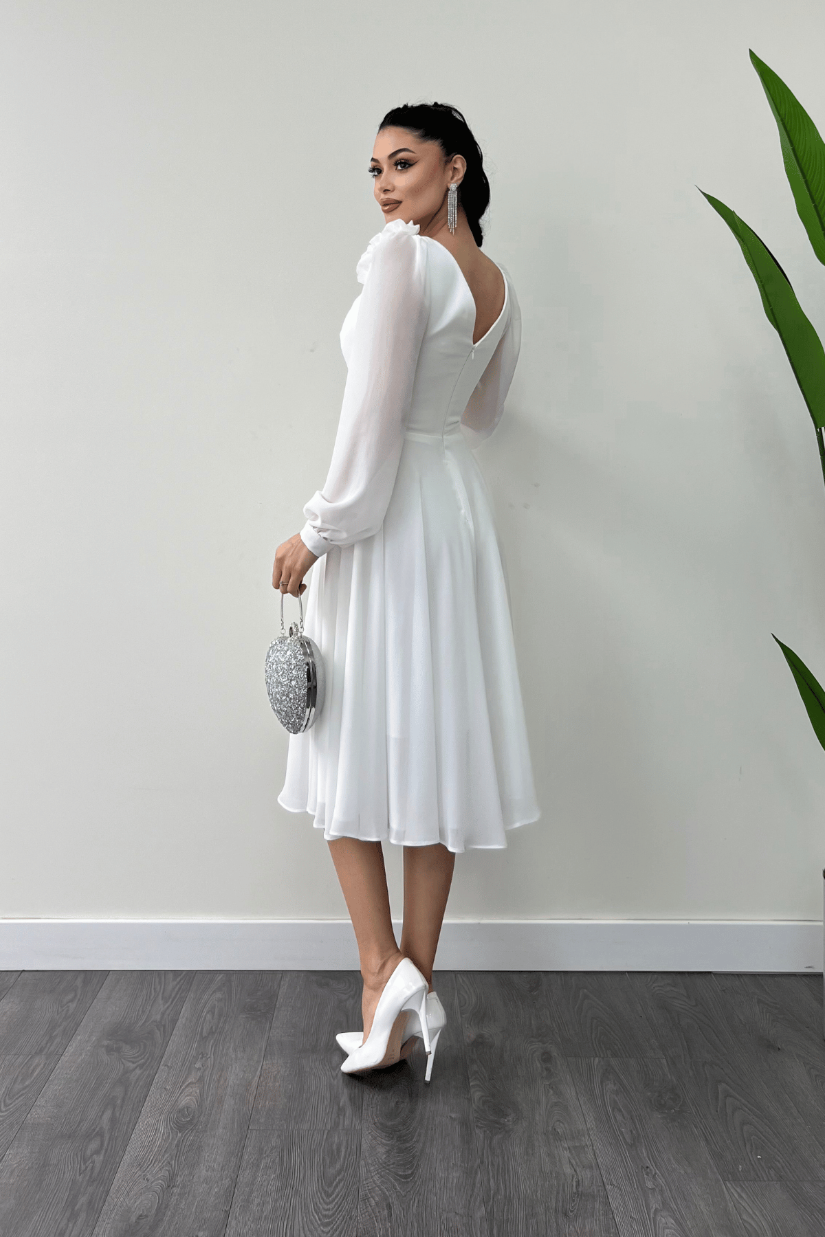 Şifon Kumaş Gül Detaylı Midi Boy Elbise - BEYAZ