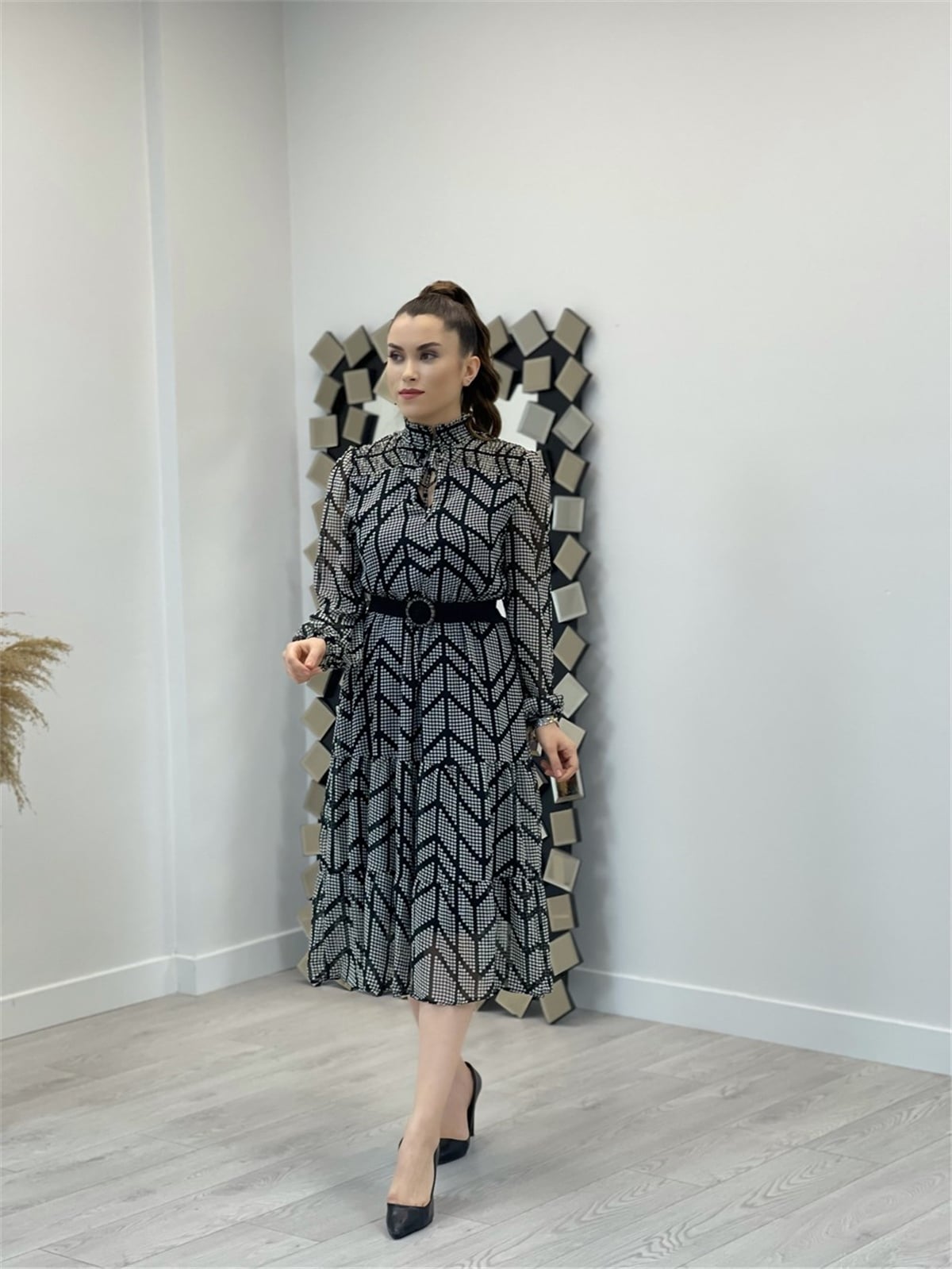Şifon Kumaş Kemer Detaylı Elbise - SİYAH