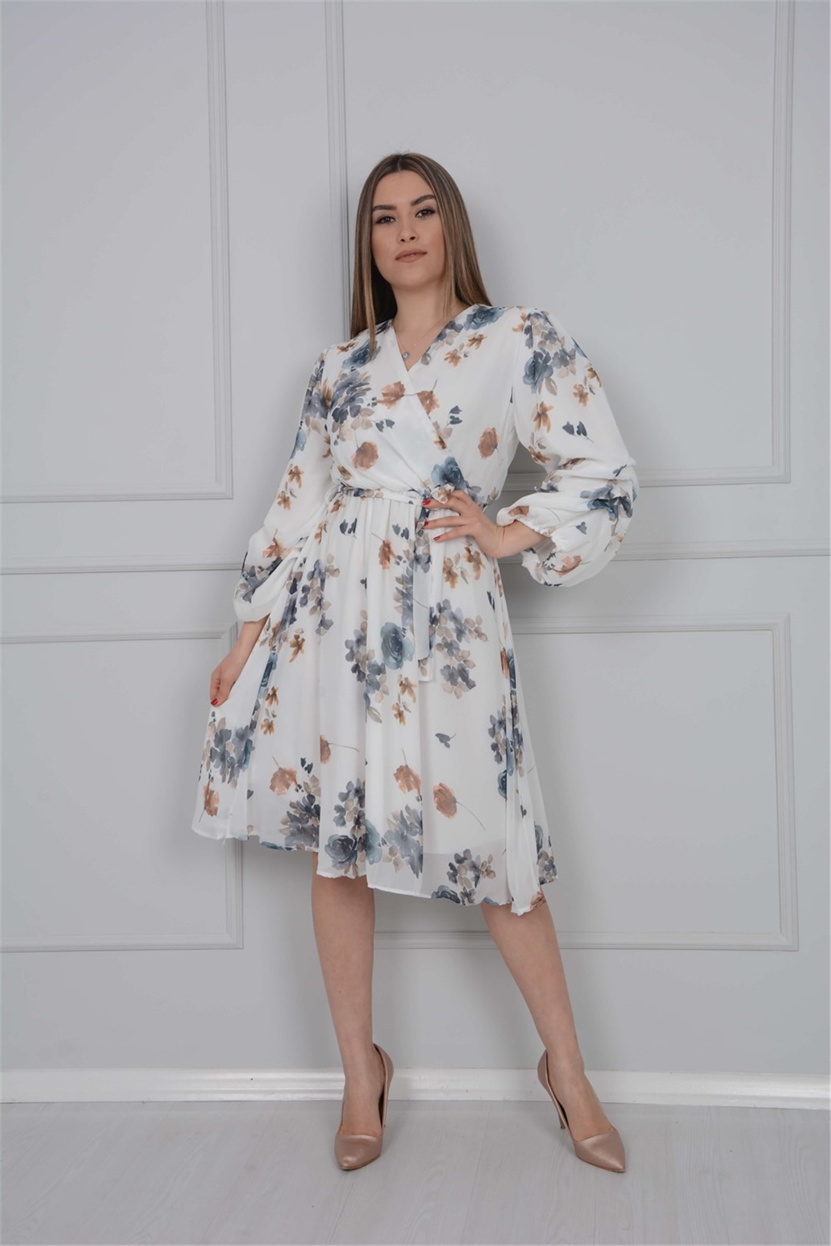 Şifon Kumaş Kolları Büzgü Detaylı Elbise - Beyaz