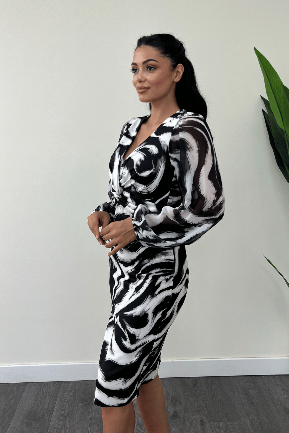 Şifon Kumaş Kolları Lastikli Kalem Elbise - SİYAH