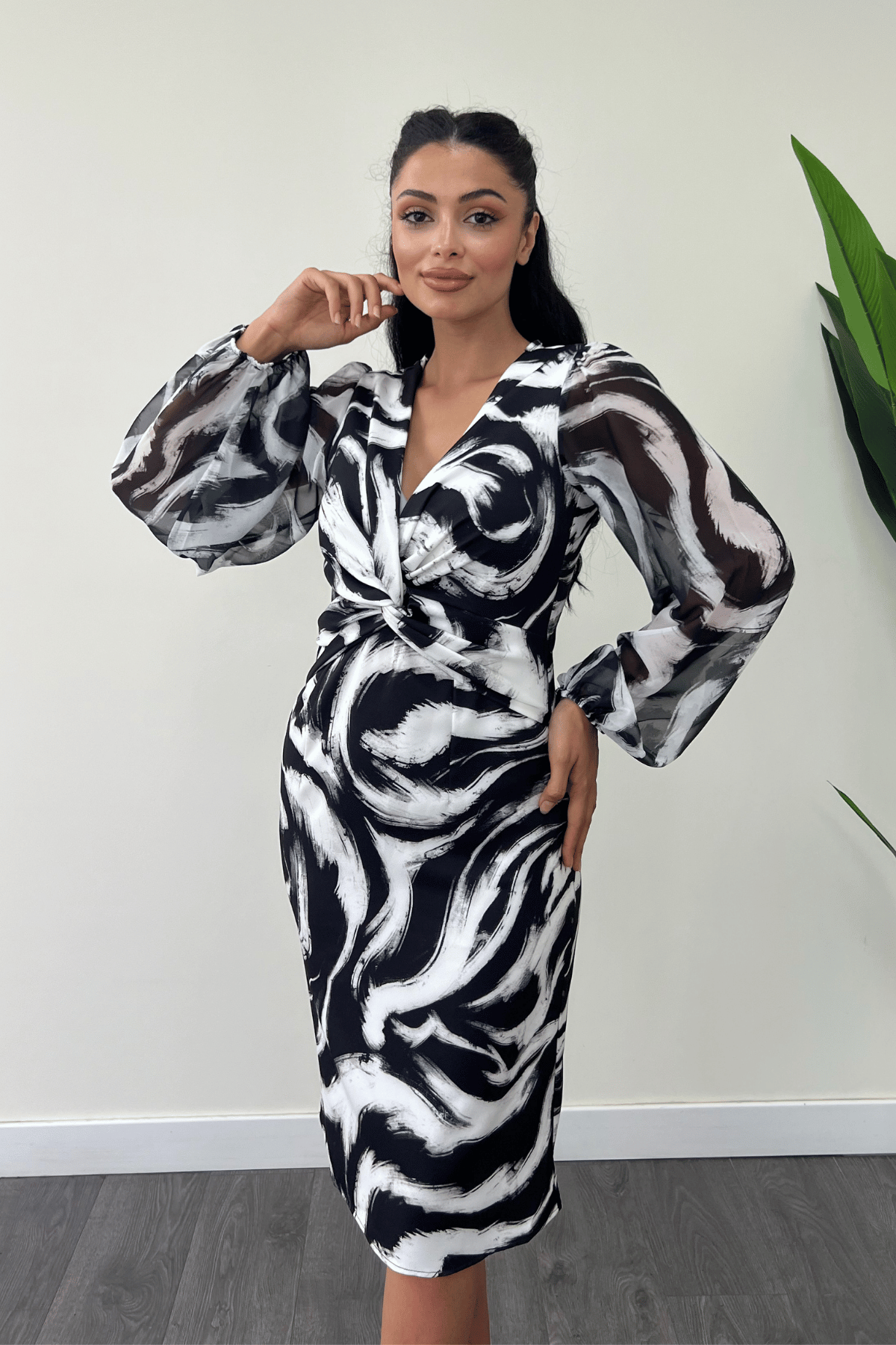 Şifon Kumaş Kolları Lastikli Kalem Elbise - SİYAH