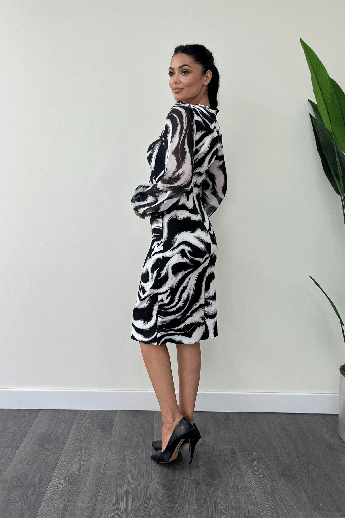 Şifon Kumaş Kolları Lastikli Kalem Elbise - SİYAH