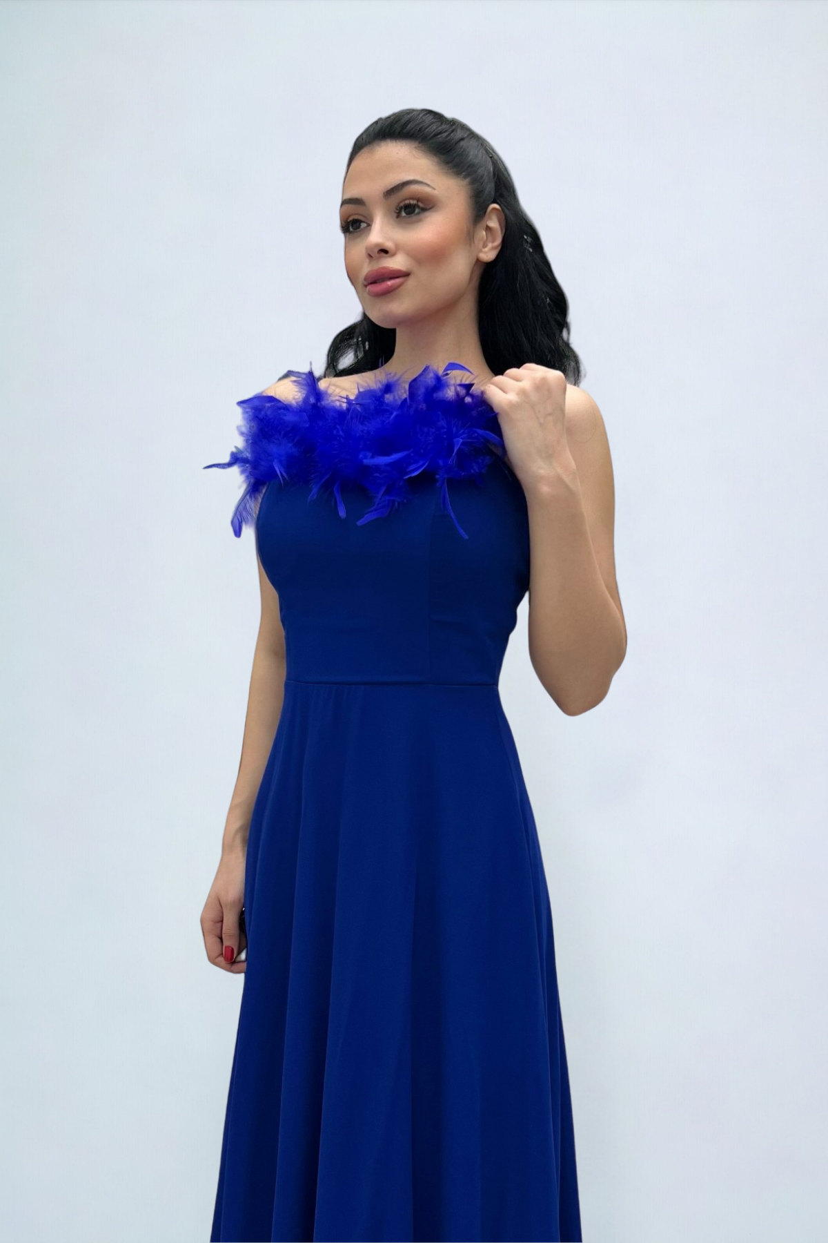 Şifon Kumaş Tüy Detaylı Sırt Dekolteli Abiye Elbise - SAKS MAVİ