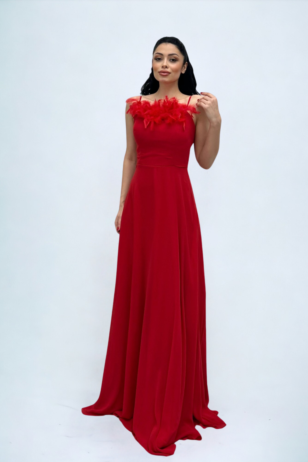 Şifon Kumaş Tüy Detaylı Sırt Dekolteli Abiye Elbise - KIRMIZI