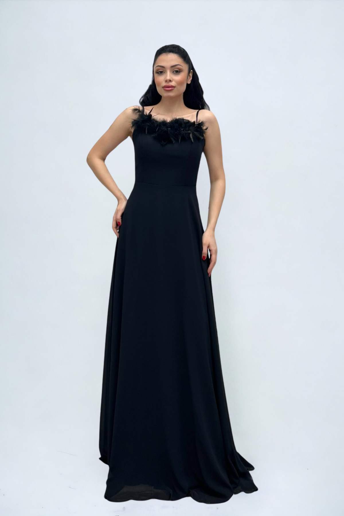 Şifon Kumaş Tüy Detaylı Sırt Dekolteli Abiye Elbise - SİYAH