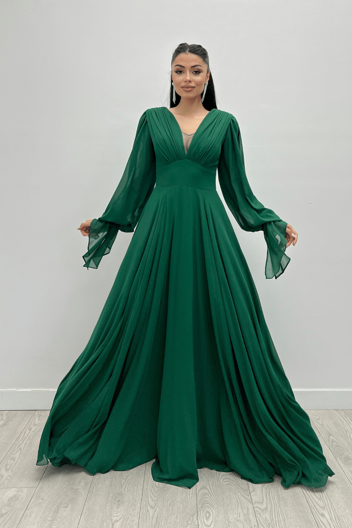 Şifon Kumaş V Yaka Büzgü Detaylı Maxi Elbise - ZÜMRÜT YEŞİL