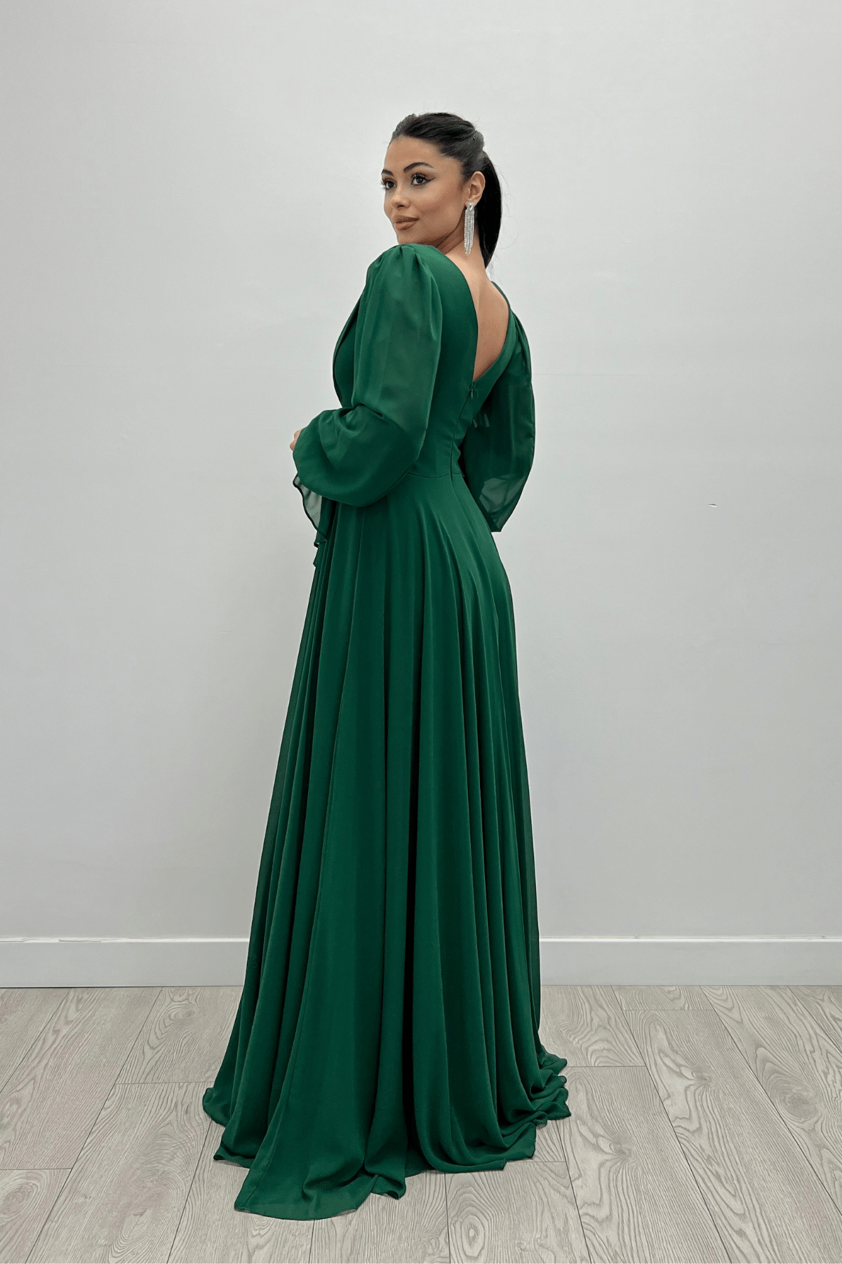 Şifon Kumaş V Yaka Büzgü Detaylı Maxi Elbise - ZÜMRÜT YEŞİL