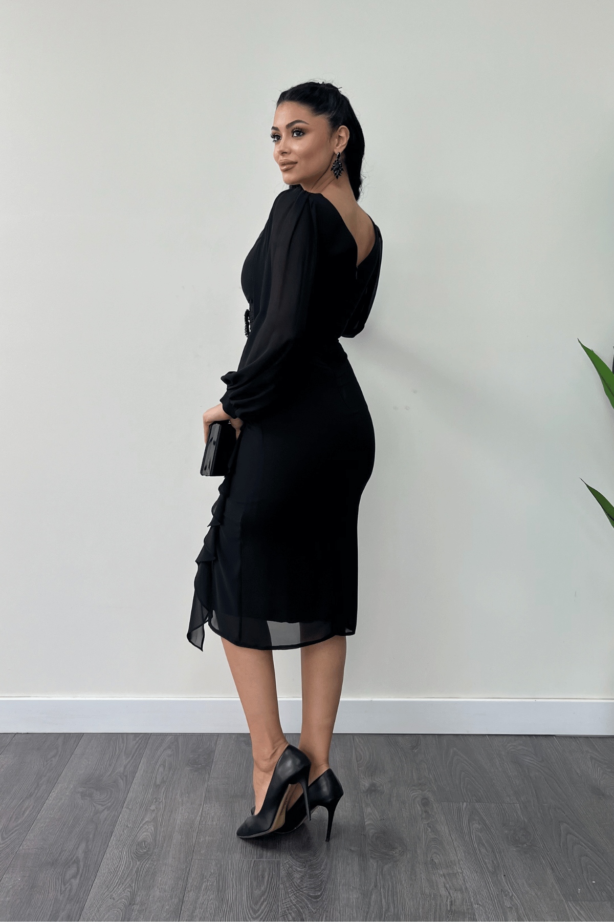 Şifon Kumaş Volan Detaylı Kalem Elbise - SİYAH