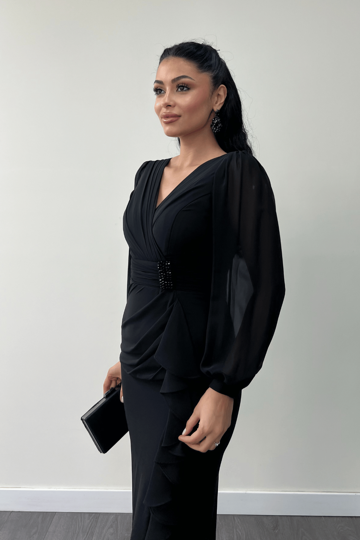 Şifon Kumaş Volan Detaylı Kalem Elbise - SİYAH