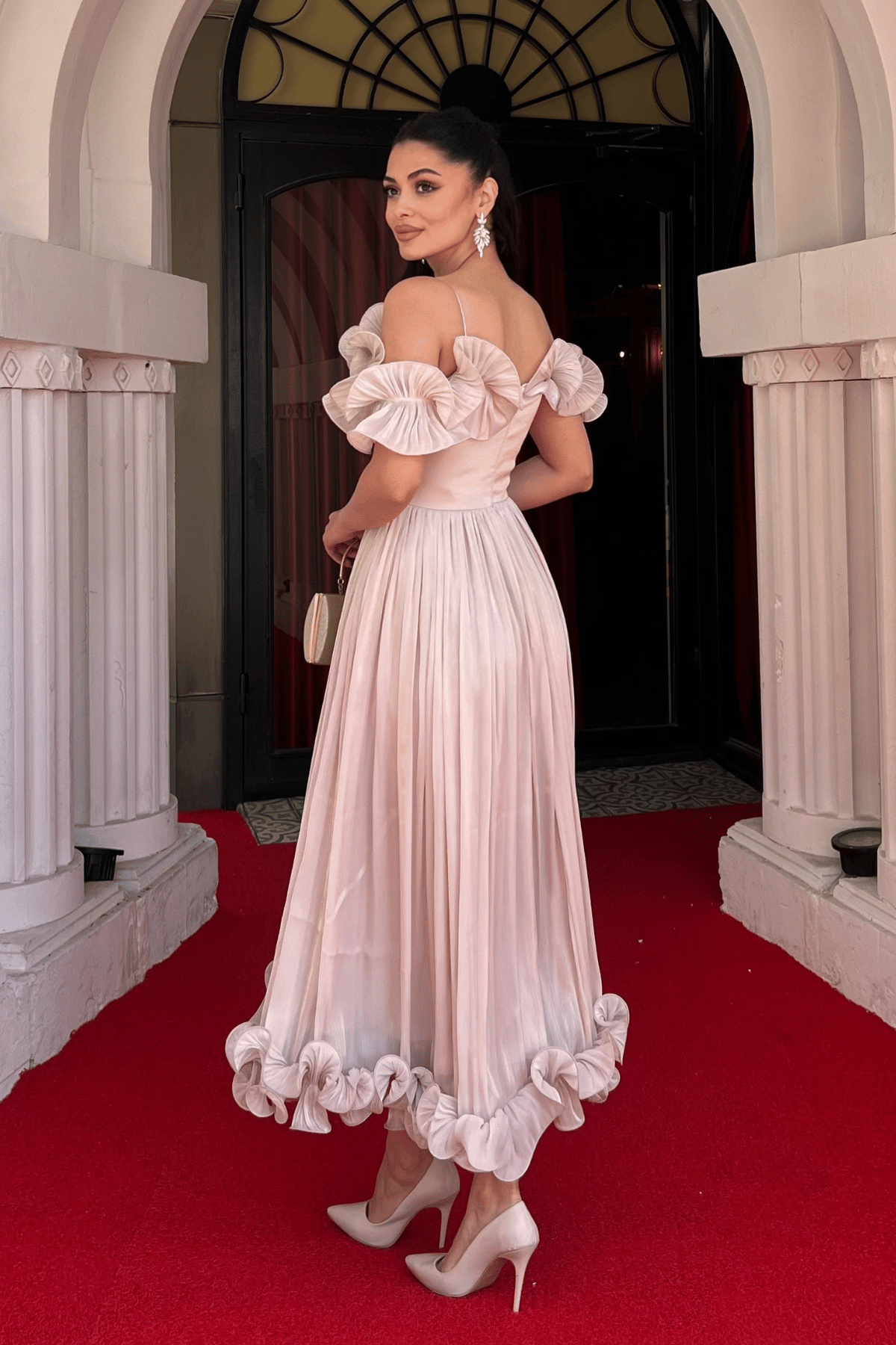 Şifon Kumaş Volan Detaylı Midi Elbise - BEJ