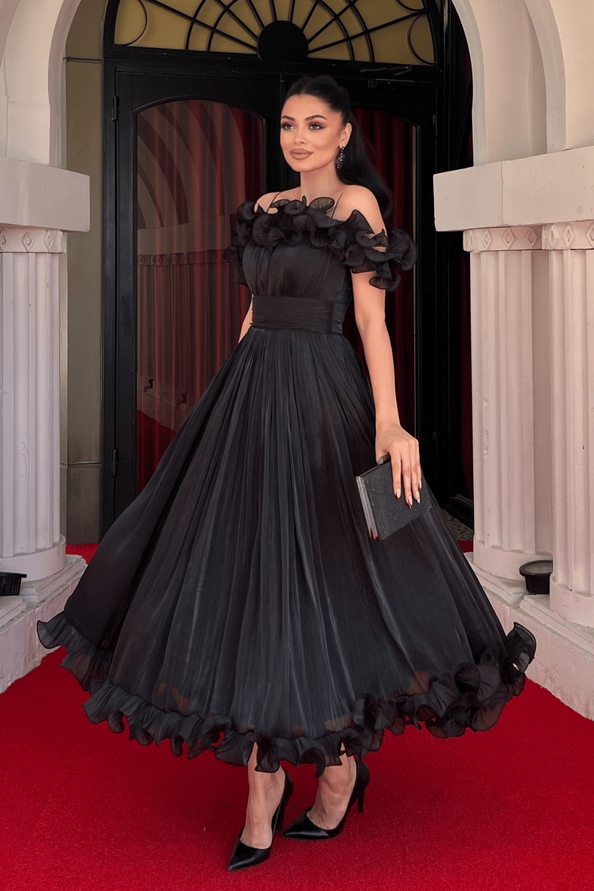 Şifon Kumaş Volan Detaylı Midi Elbise - SİYAH