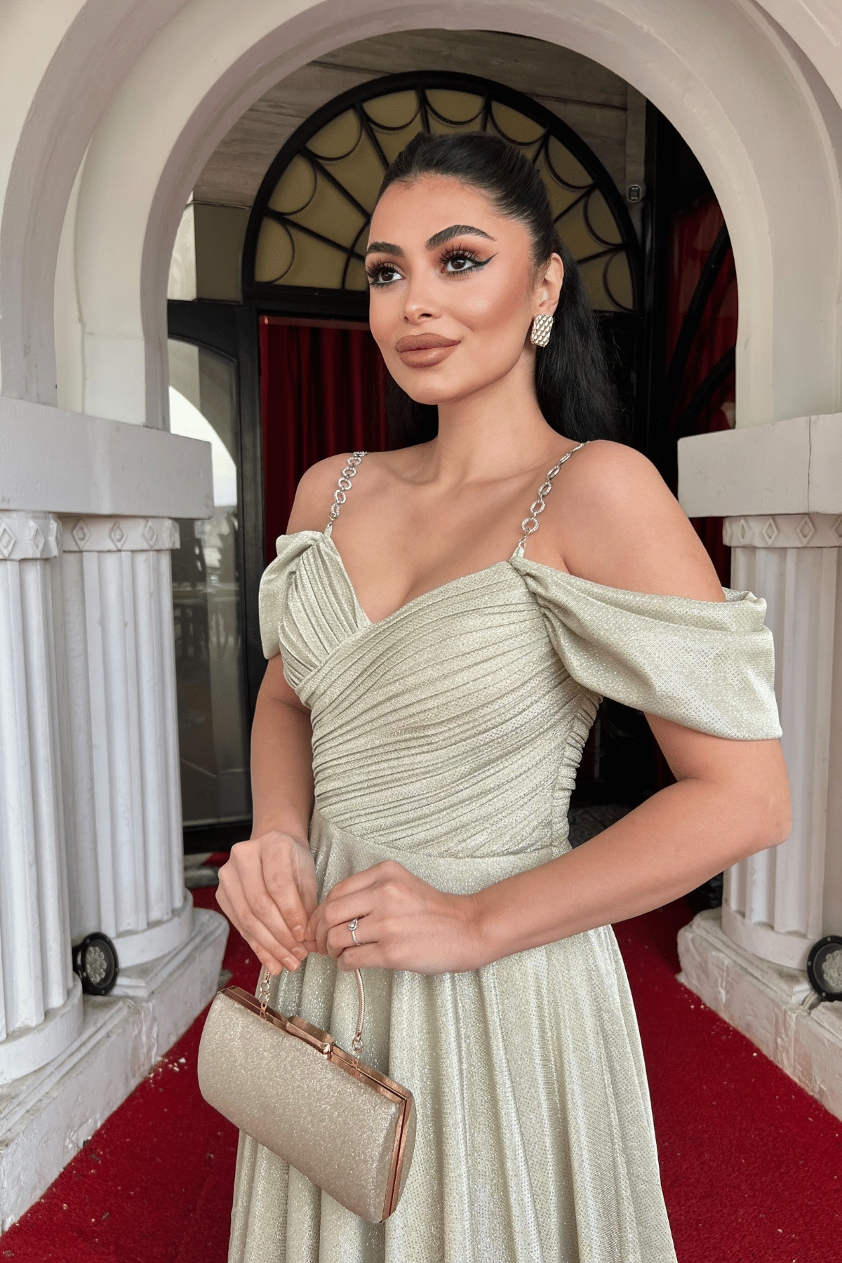 Simli Krep Kumaş Büzgülü Askılı Abiye Elbise - GOLD