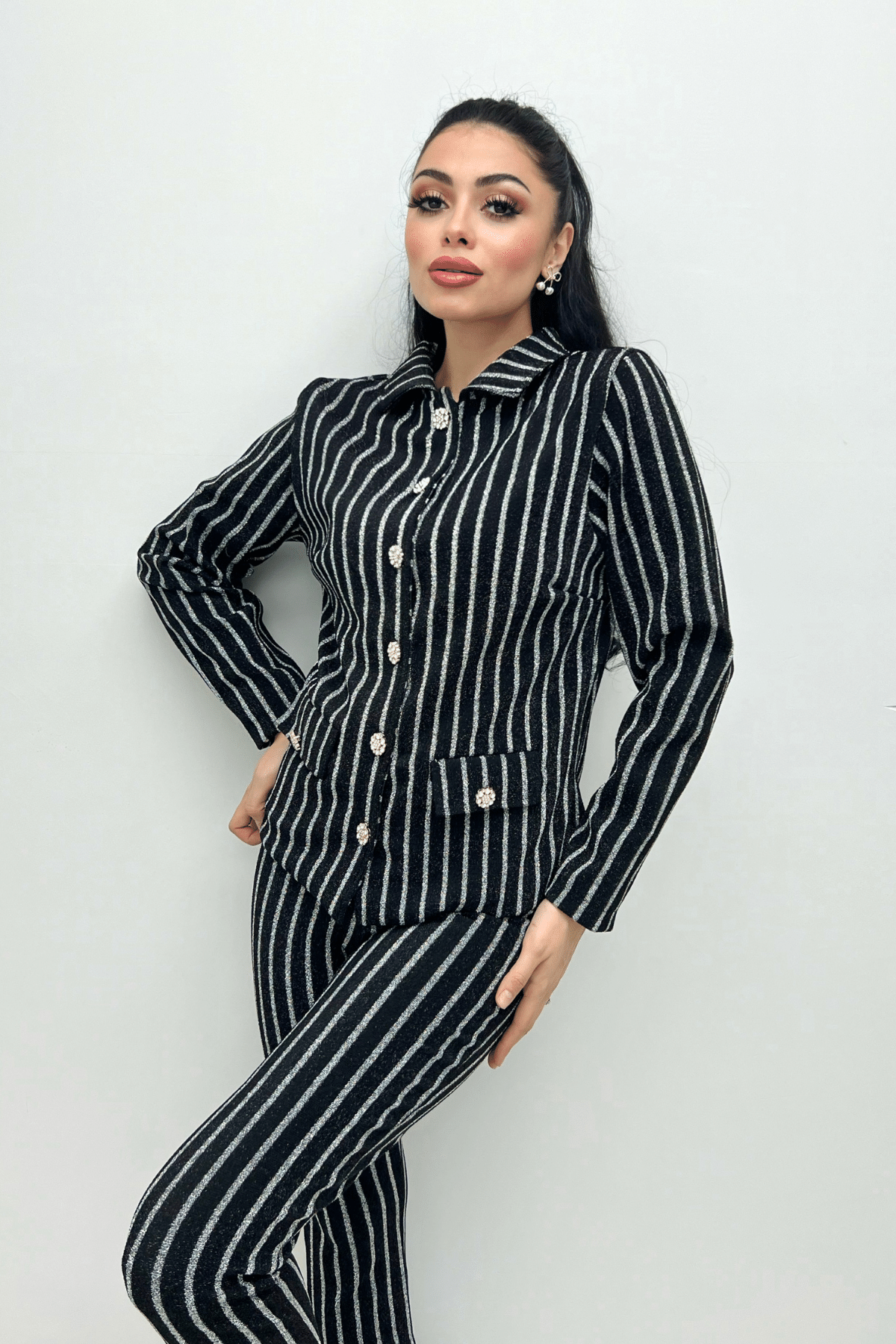 Simli Krep Kumaş Düğme Detaylı Ceket - SİYAH