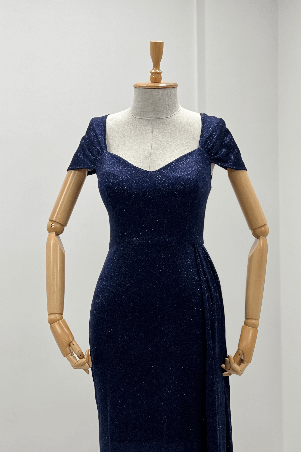 Simli Kumaş Omu Büzgülü Uzun Elbise - LACİVERT