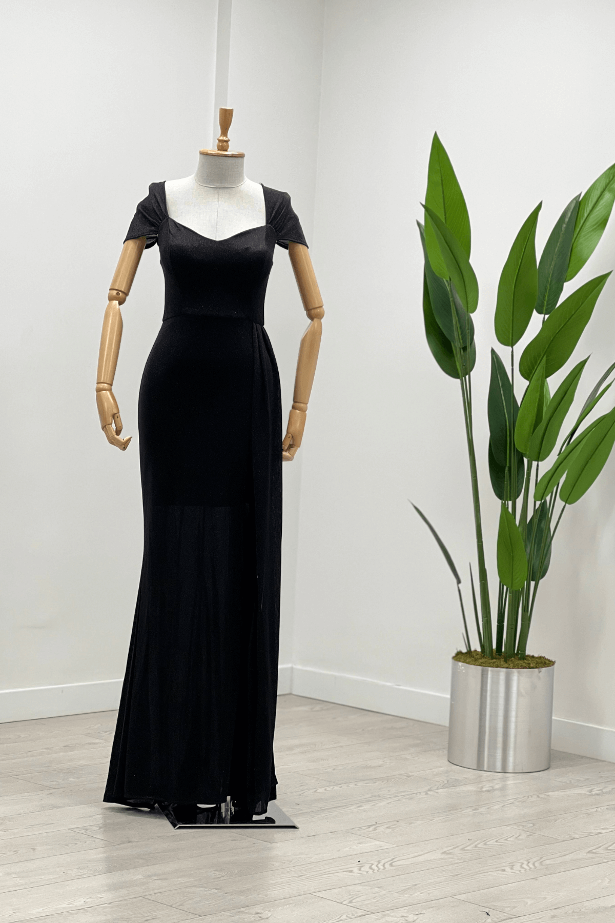 Simli Kumaş Omu Büzgülü Uzun Elbise - SİYAH