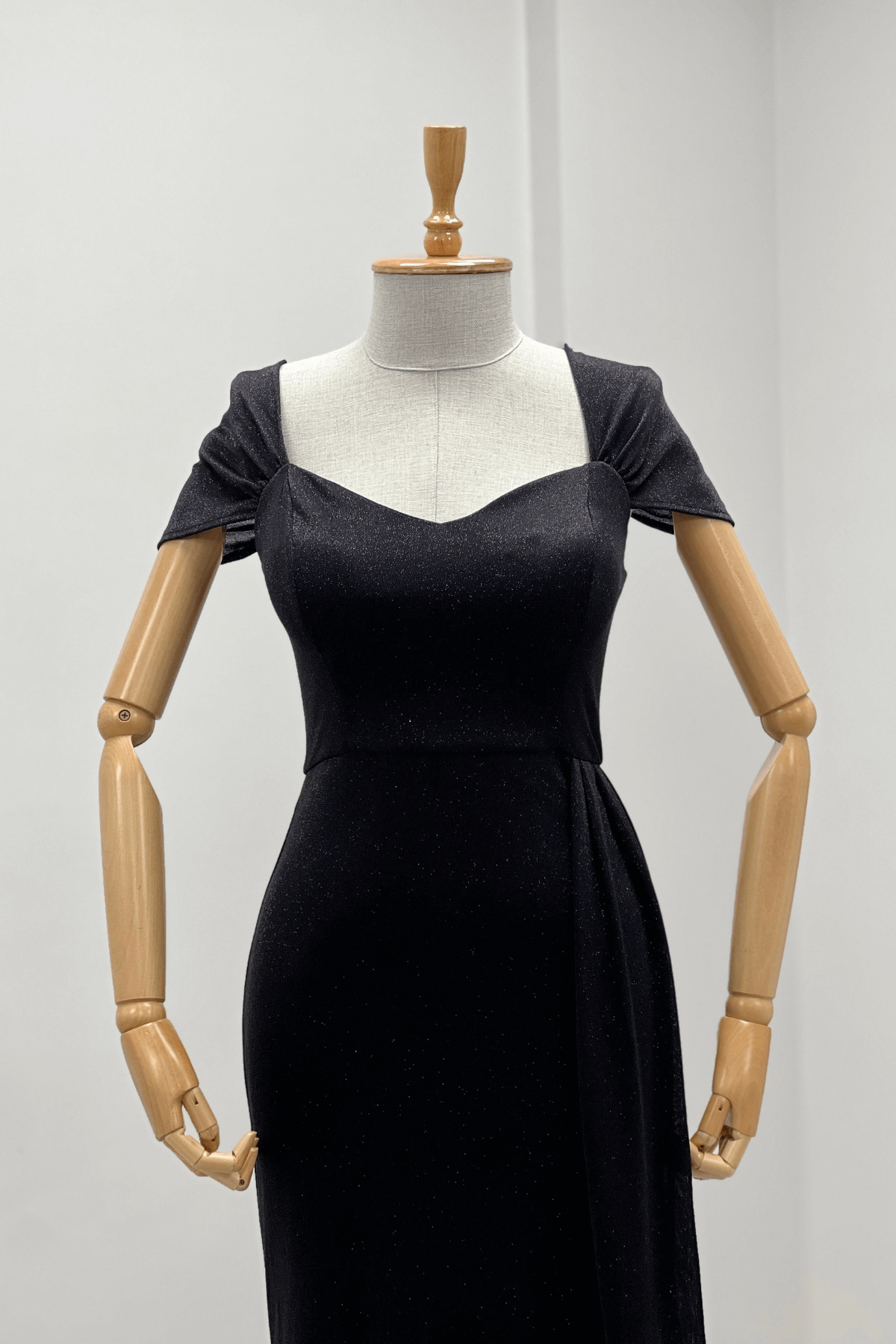 Simli Kumaş Omu Büzgülü Uzun Elbise - SİYAH