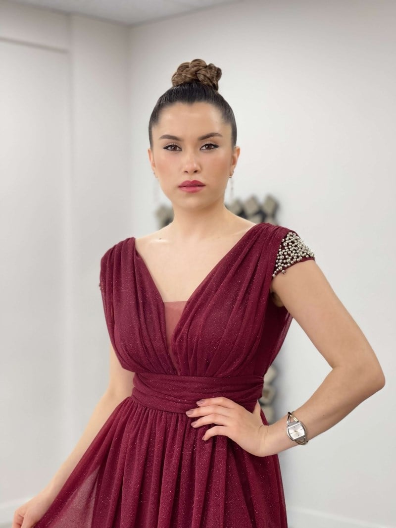Simli Kumaş Omuzları Taşlı Elbise - BORDO